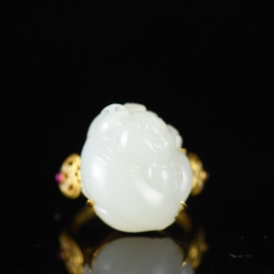 18K籽料和田白玉福猪戒指