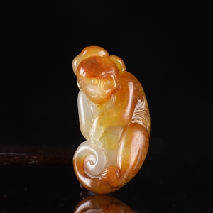 籽料和田玉猴子吊坠