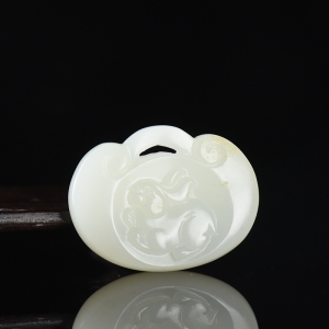 籽料和田白玉兔子锁吊坠