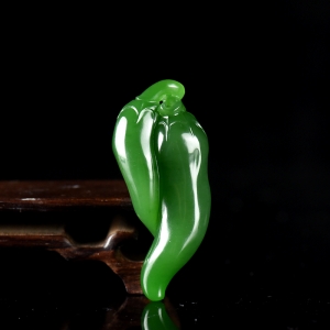 山料和田碧玉红红火火吊坠