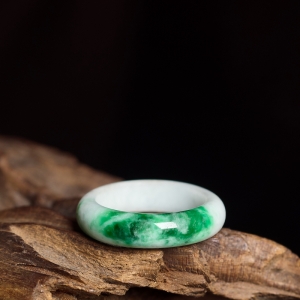 糯种飘翠翡翠指环
