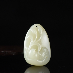 籽料和田白玉安居乐业吊坠