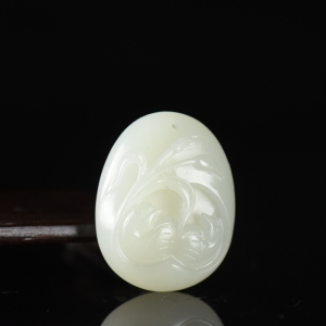 籽料和田白玉安居乐业吊坠