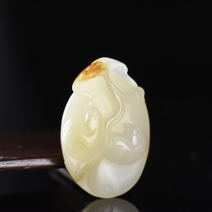 籽料和田白玉安居乐业吊坠