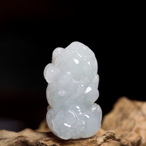 糯冰种翡翠貔貅吊坠