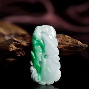 糯种飘翠翡翠年年有余吊坠