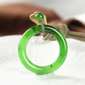 山料和田碧玉平安环吊坠