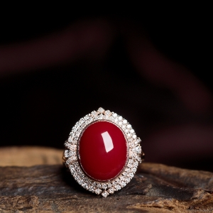 18K阿卡牛血红珊瑚戒指