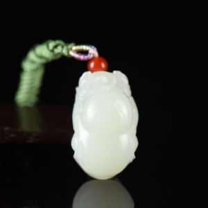 籽料和田白玉童子吊坠