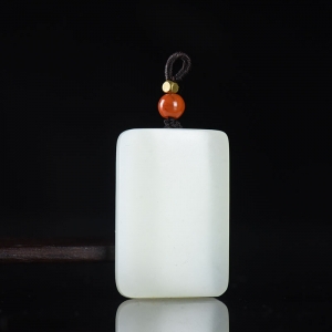 籽料和田白玉无事牌吊坠