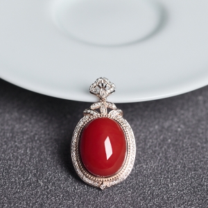 18K阿卡牛血红珊瑚吊坠