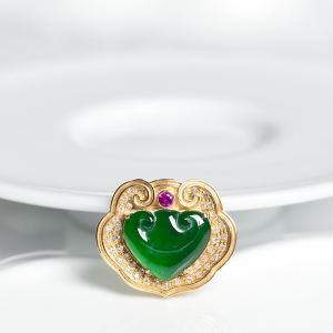 18K冰种翠绿翡翠如意吊坠