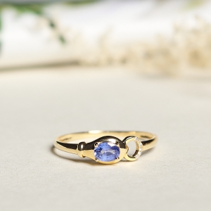 18K蓝色蓝宝石戒指