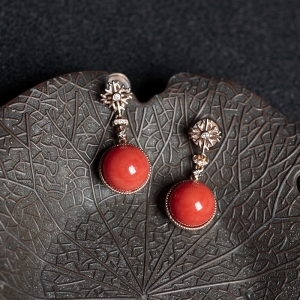 18KMOMO珊瑚圆珠耳环