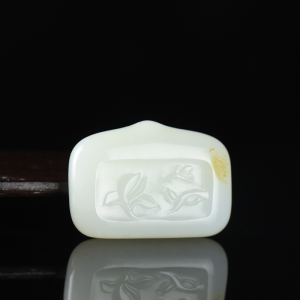 籽料和田白玉玉兰花吊坠