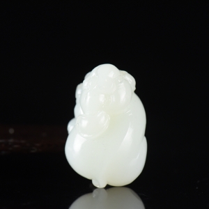 山流水料和田白玉猪吊坠