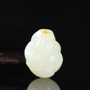 籽料和田白玉财神吊坠