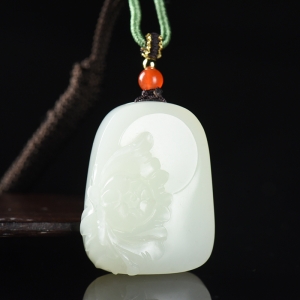籽料和田白玉牡丹吊坠