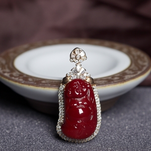 18K阿卡牛血红珊瑚弥勒佛吊坠