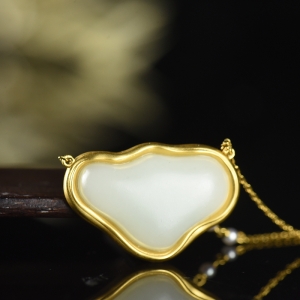 18K籽料和田白玉随形项链