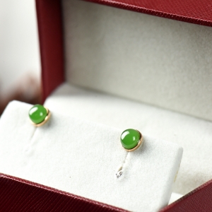 18K山料和田碧玉耳钉