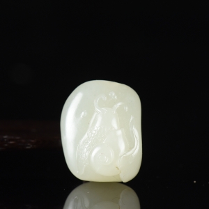 籽料和田白玉蜗牛吊坠