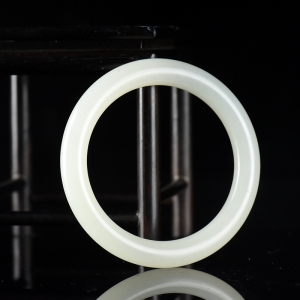 51mm籽料和田白玉圆镯