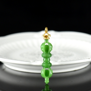 18K山料和田碧玉金刚杵吊坠