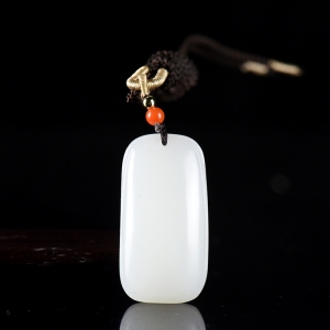 籽料和田白玉无事牌吊坠