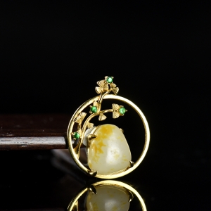 18K籽料和田玉吊坠