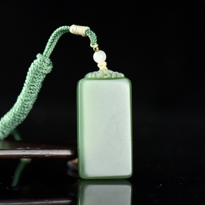 山料和田碧玉无事牌吊坠