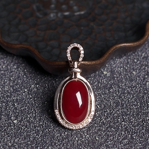 18K阿卡牛血红珊瑚吊坠