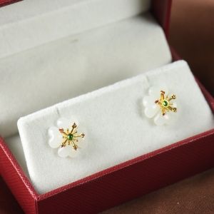 18K籽料和田白玉繁花耳钉