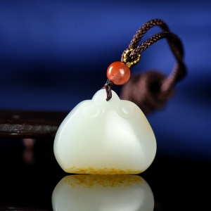 籽料和田白玉平安锁吊坠