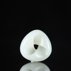 籽料和田白玉轮回吊坠