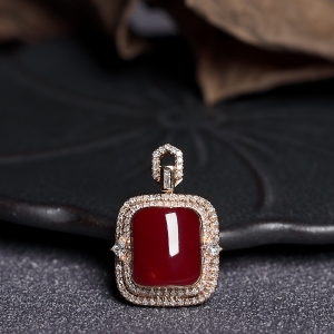 18K阿卡牛血红珊瑚方形吊坠