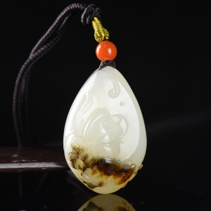 籽料和田白玉荷塘清趣吊坠