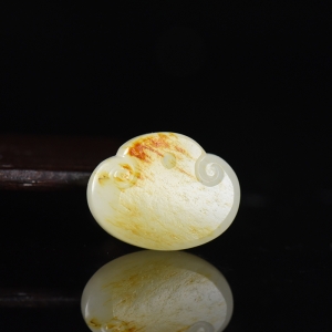 籽料和田白玉平安锁吊坠