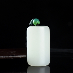 籽料和田白玉无事牌吊坠