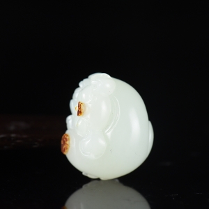 籽料和田白玉猪吊坠