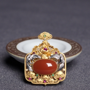 18K柿子红南红吊坠