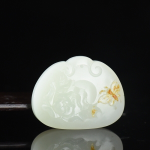 籽料和田白玉牡丹平安锁吊坠