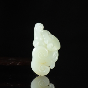 籽料和田白玉如意吊坠