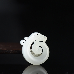 山流水料和田白玉龙吊坠