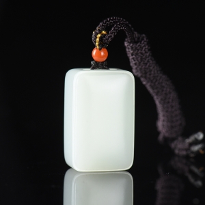 籽料和田白玉无事牌吊坠