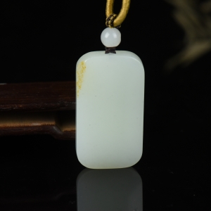 籽料和田白玉无事牌吊坠