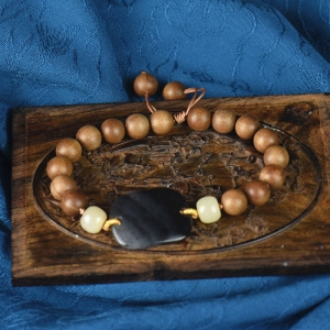 籽料和田玉青花手绳