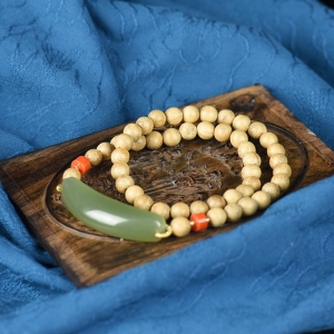 山料和田玉晴水色手排多圈手串