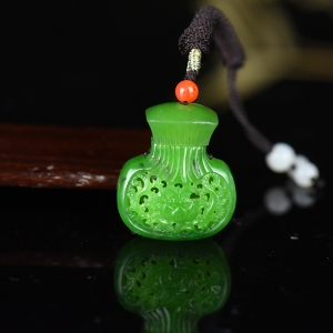 山料和田碧玉香囊吊坠