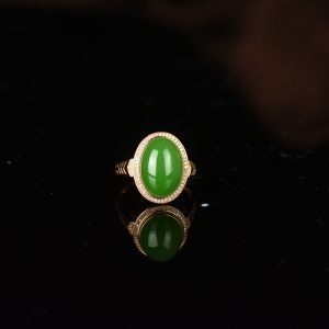 18K山料和田碧玉戒指